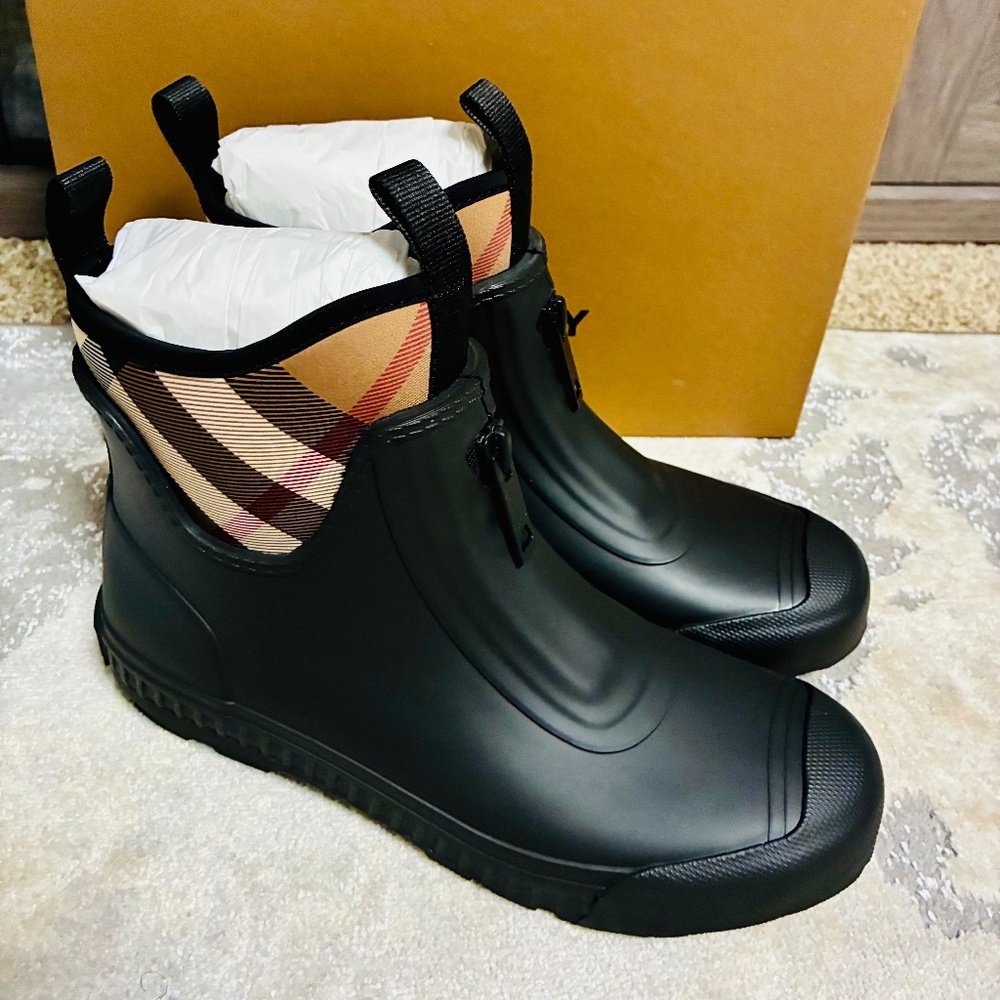 MENS BURBERRY BOOTS SIZE 7